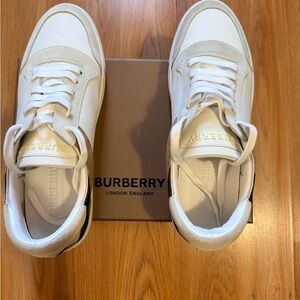Burberry Men’s White and Beige Low-Top Sneakers with Black Heel Detail